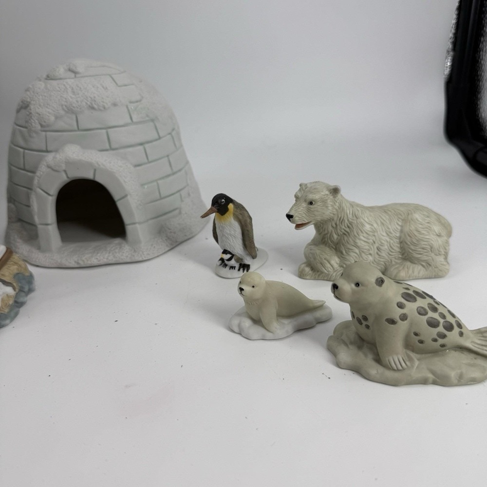House Of Lloyd Christmas Around The World Arctic Nativity All In Tact Box - Picture 13 of 16
